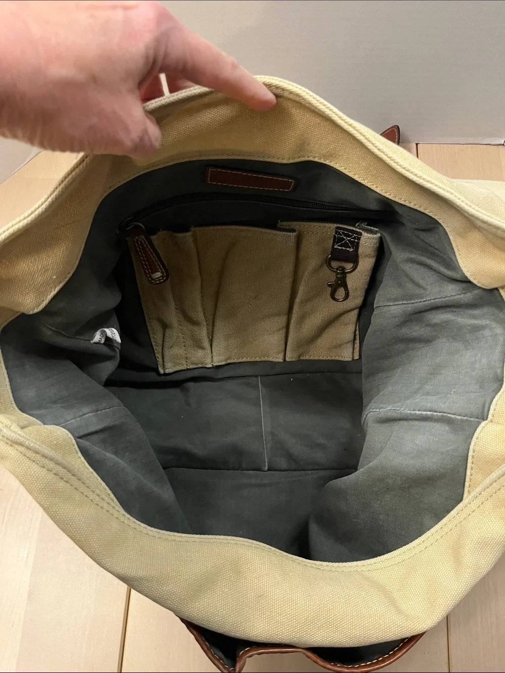 FOSSIL Tan Canvas w/ Brown Leather Trim & Brown Strap Messenger Bag Commuter Bag